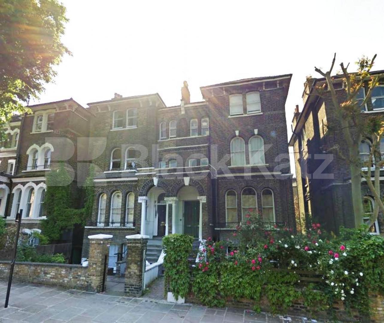 			CAMDEN SQUARE!!, 2 Bedroom, 1 bath, 1 reception Flat			 South Villas, CAMDEN SQUARE